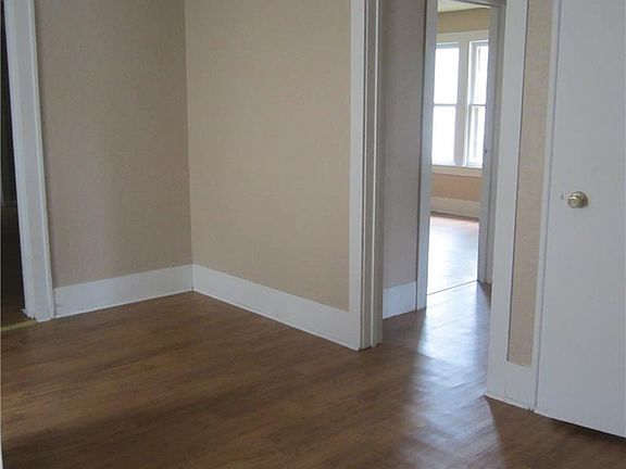 3rd image of 317 Sewell St