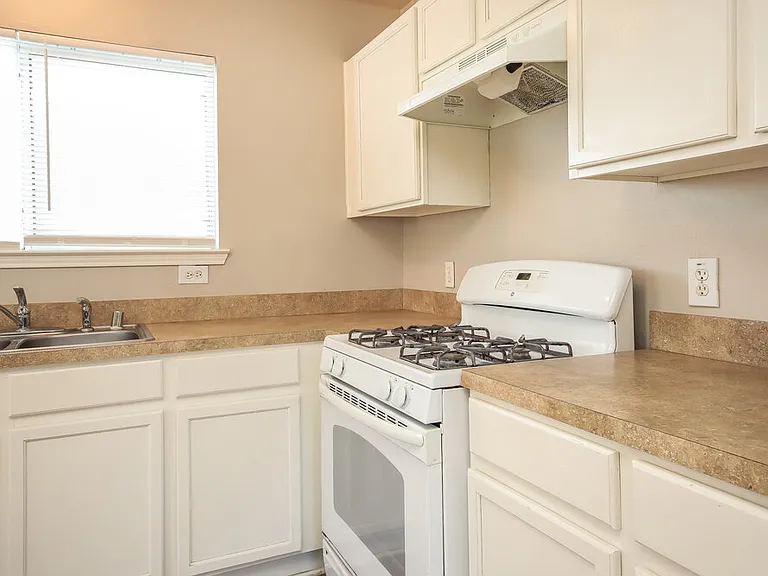 7431 Leightonfield Ct — Photo 6