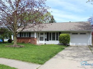 838 Maple Ln, Waterville, OH 43566