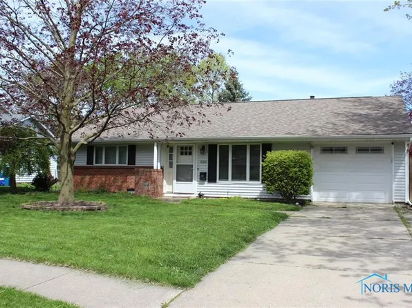 838 Maple Ln, Waterville, OH 43566