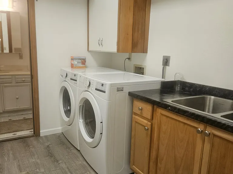 715 Bakken Rd #B — Photo 11