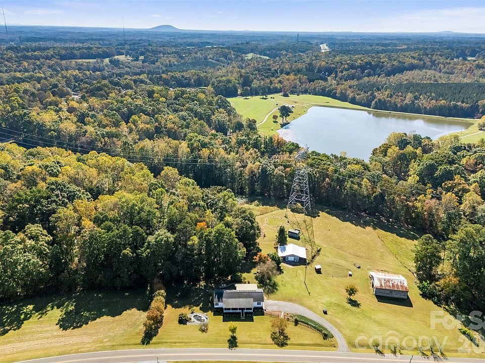 1st image of 320 Huffstetler Lake Rd