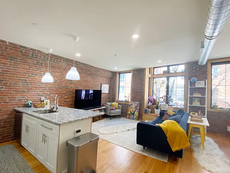 139 Border St #2B — Photo 18