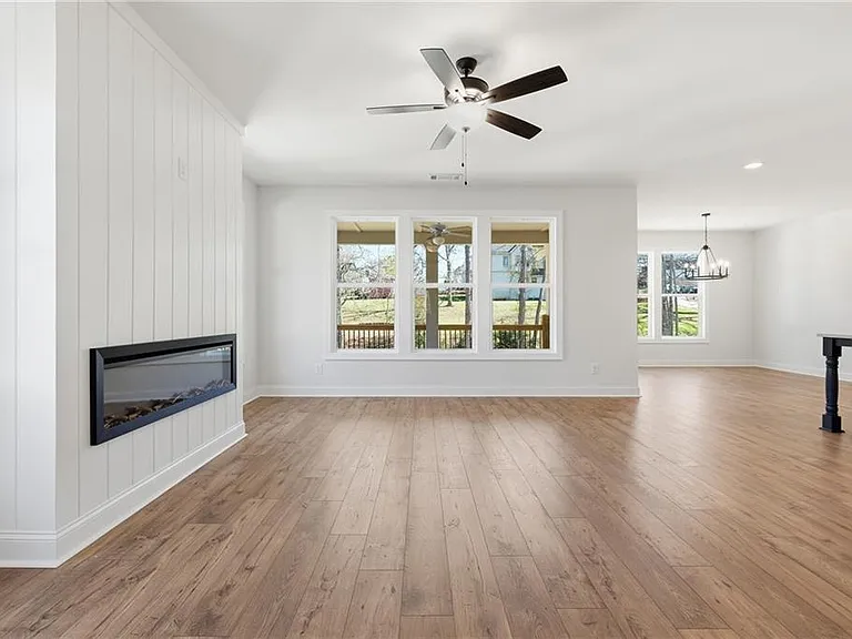 120 Poplar St — Photo 5