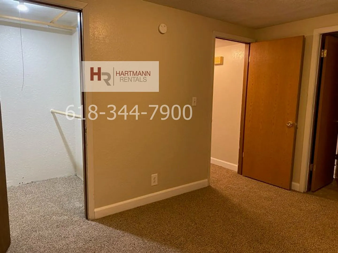 One Bedroom Condo with Fireplace and Stackable Washer/Dryer in Unit! — Photo 4