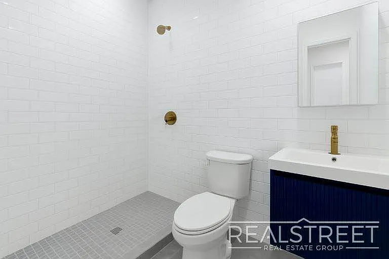 310 Linden St #1 — Photo 15