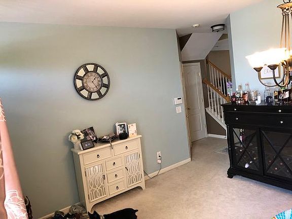 entryway/ formal dining