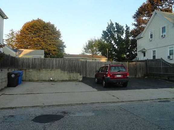5th image of 100 Greenwood St