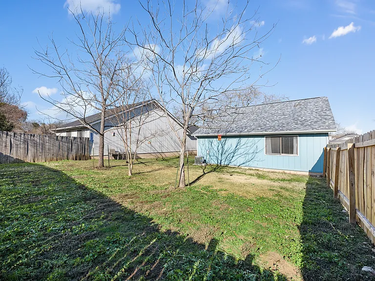 1107 Fairlawn Cv — Photo 15