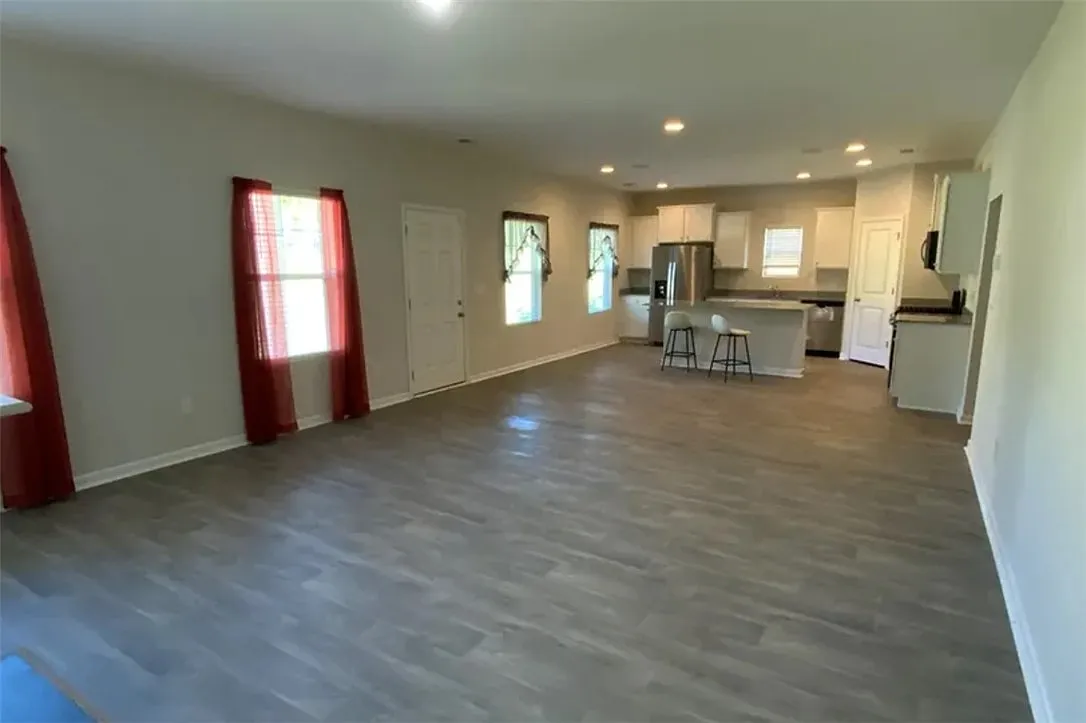 3 bed, 3.0 bath, $2,200 — Photo 3