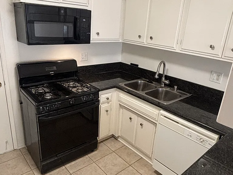 1210 N Flores St #7 — Photo 8