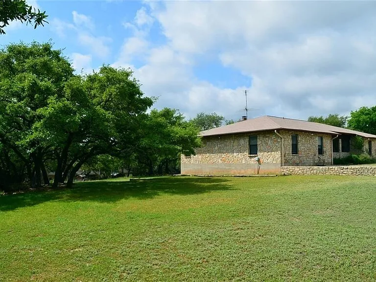 696 Hill Country Trl — Photo 3