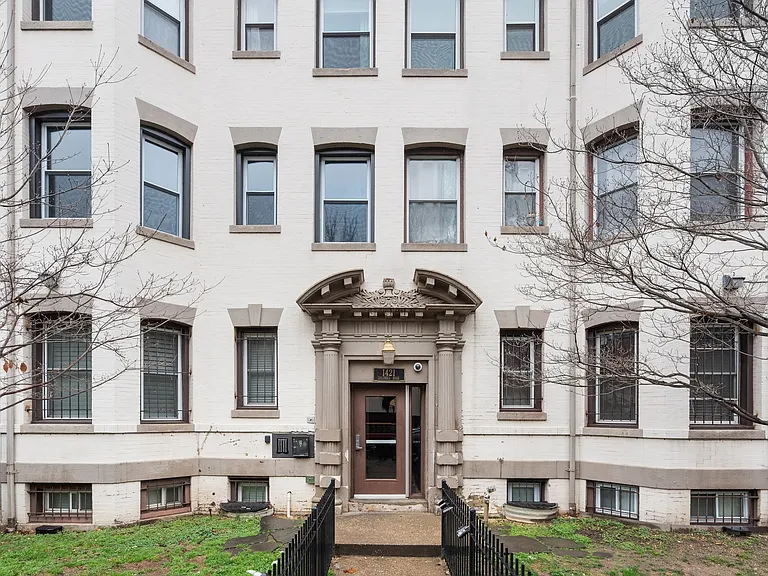 Columbia Rd NW — Photo 20