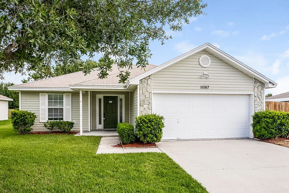 3 bed, 2.0 bath, 1584 sqft, $2,240 — Photo 1