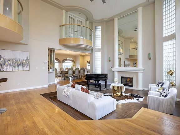 3rd image of 1527 Giles Pl