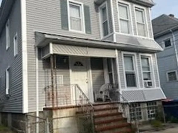 42 Page St, New Bedford, MA 02740