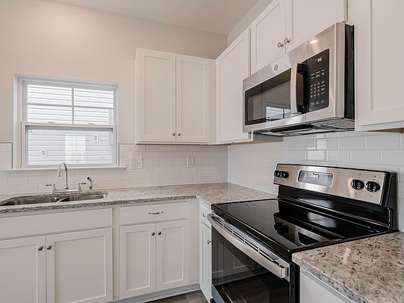 4th image of 618 Forsyth Ln