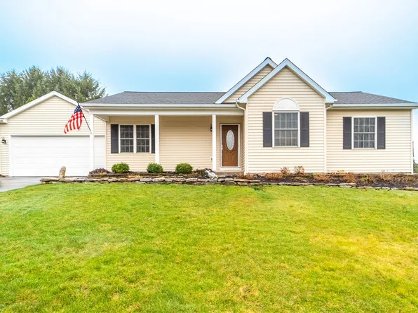 29 Berry Grove Ln, Brockport, NY 14420