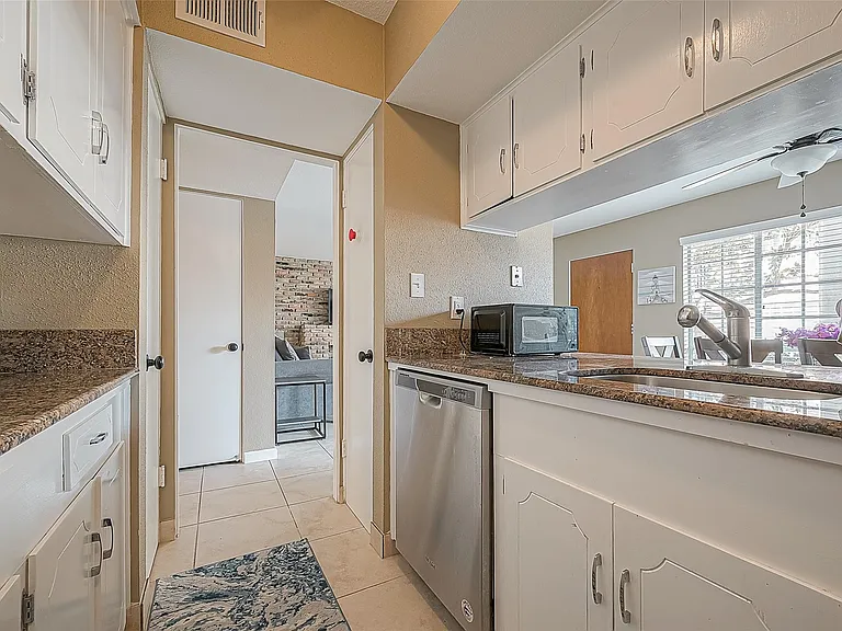 2101 Fountain View Dr #19 — Photo 18