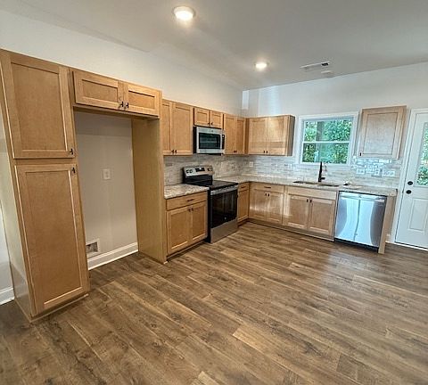 4th image of 108 Crest Pointe