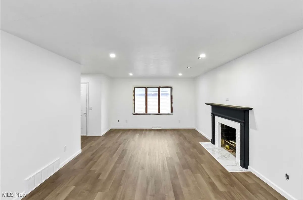 Building Photo - 334 16th St