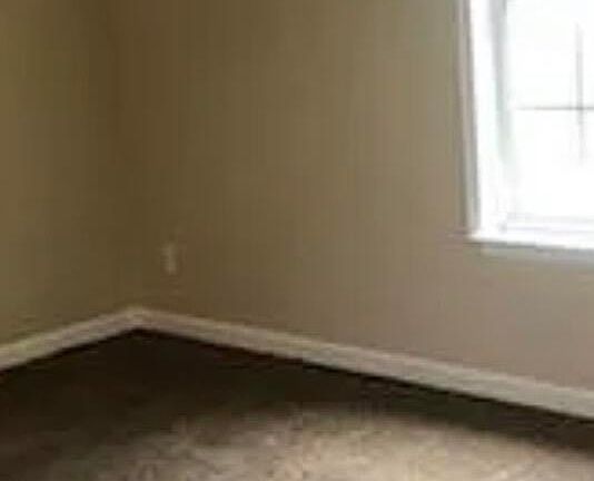 4th image of 4014 Meadow Ln