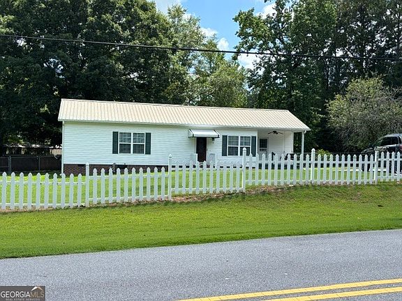 3rd image of 10 Holly Ln