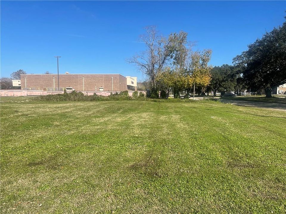 1st image of 5701 Louis Prima Dr E