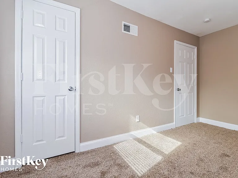 9 Charlotte Dr — Photo 11