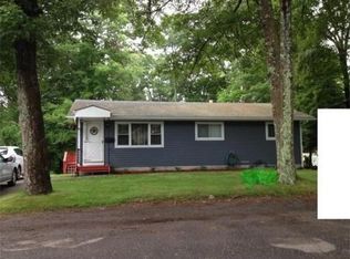 17 Grand Ave, Taunton, MA 02780