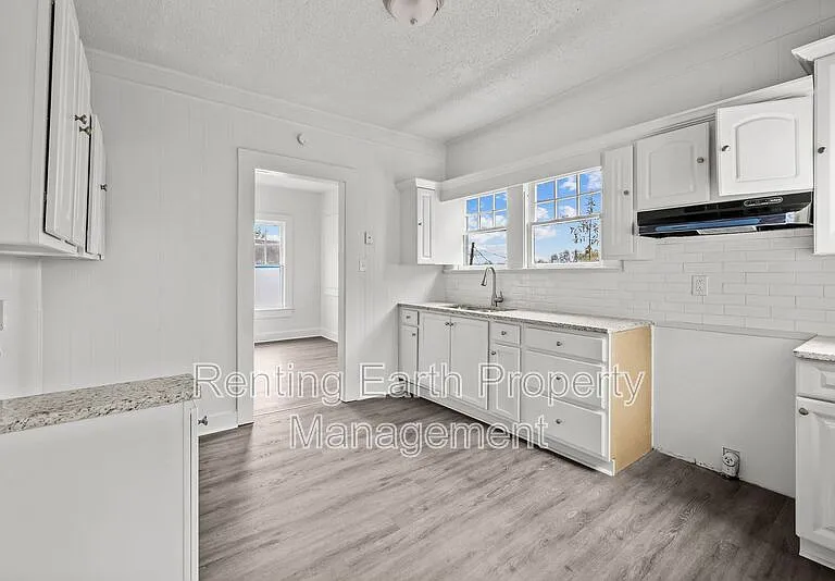 612 12th St W — Photo 11