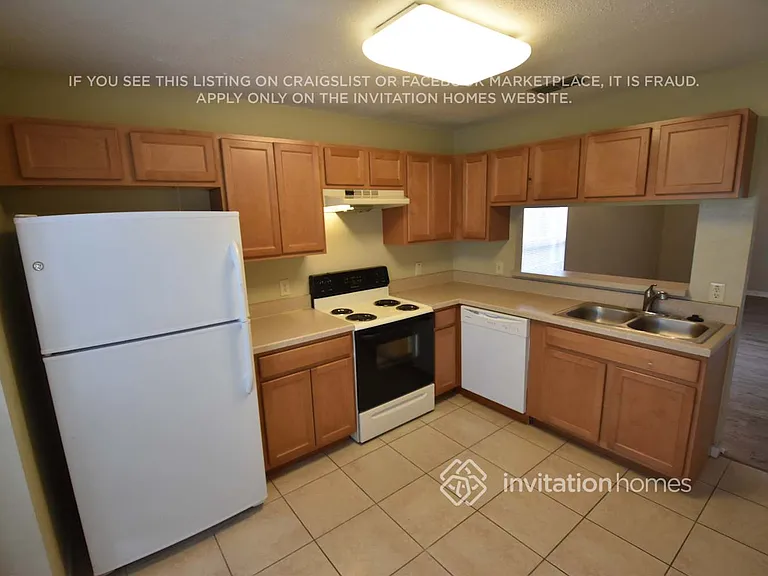 1070 Gwyn Cir — Photo 3
