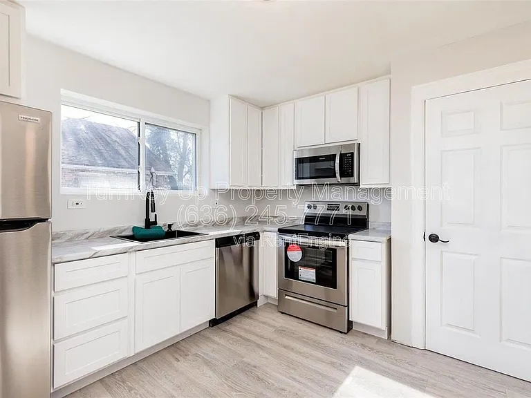 3513 Palace Ct — Photo 6