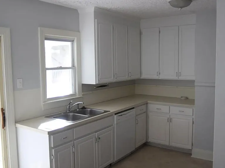 823 7th Ave NW — Photo 5