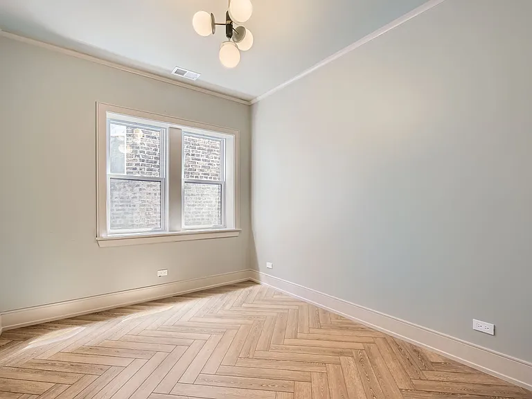 2704 W Argyle St #G — Photo 14