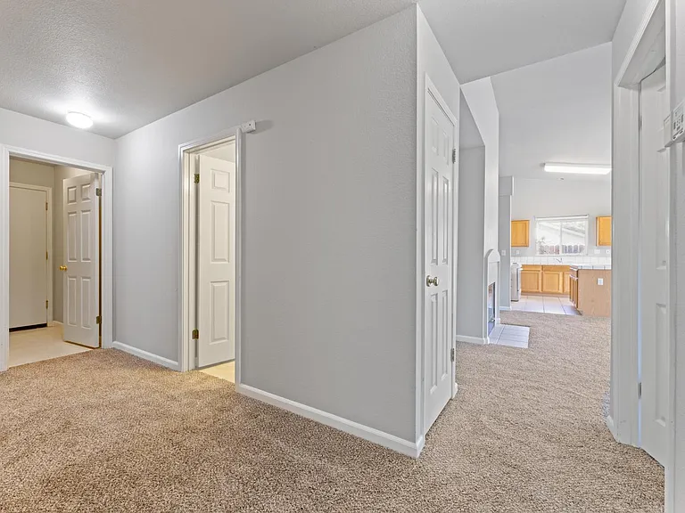 4866 Canfield Cir — Photo 18