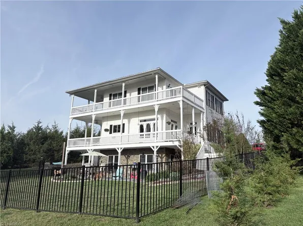 170 Lake Pointe Dr, Yanceyville, NC 27379