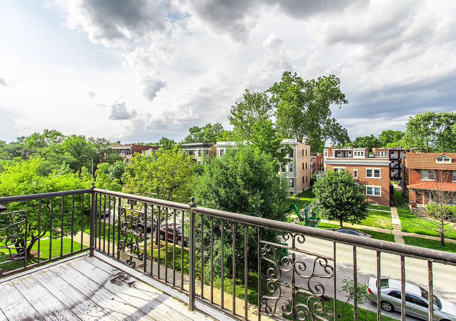 2 bd recently rehabbed, walk to main campus at Wash U. — Photo 4