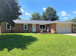 7406 S Sandcreek Dr, Columbus, IN 47201