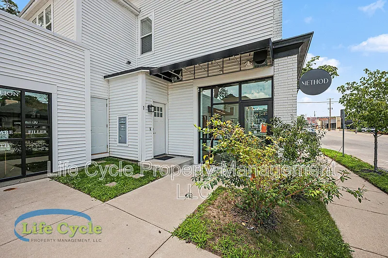 900 Michigan St NE #1