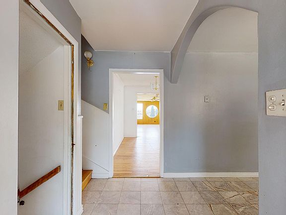 2nd image of 2414 Louisville Ave