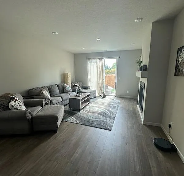 1924 Branch Creek Dr — Photo 2