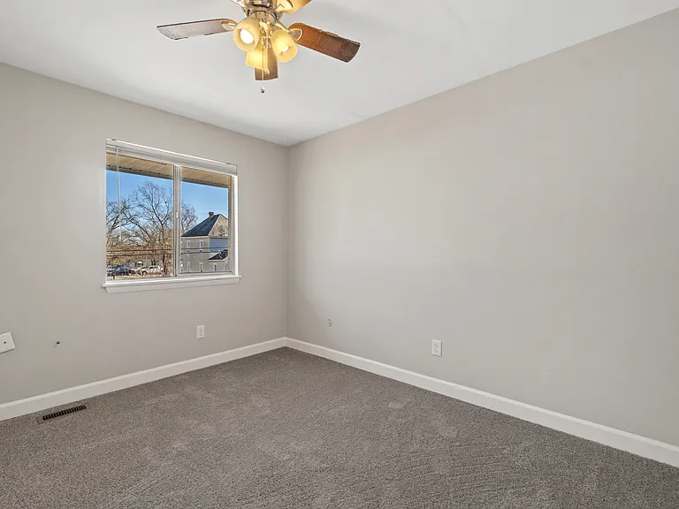 427 Maryland Ave — Photo 7