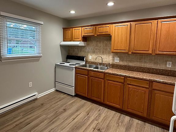 2nd image of 3122 Glenoak St SE #1