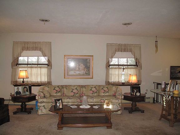 4th image of 406 Vineyard Ave