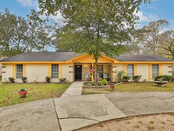 Whether you are retiring or just starting a family - Welcome to not this too big, not too small, but just right property, just for you!