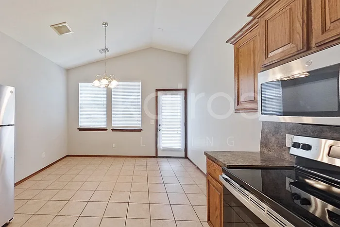 2421 Arbor Dr — Photo 6