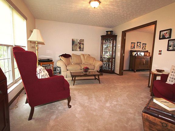 4th image of 908 McCarrick Ct