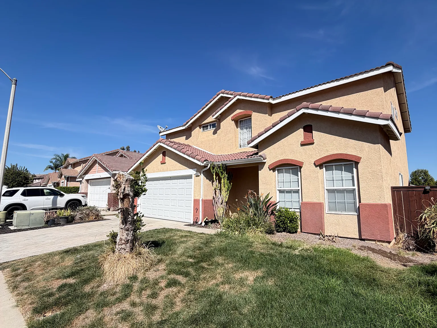 4 bed, 2.5 bath, 2156 sqft, $3,400 — Photo 3