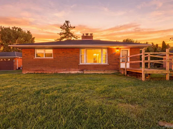 20290 Meridian Rd, Grosse Ile, MI 48138